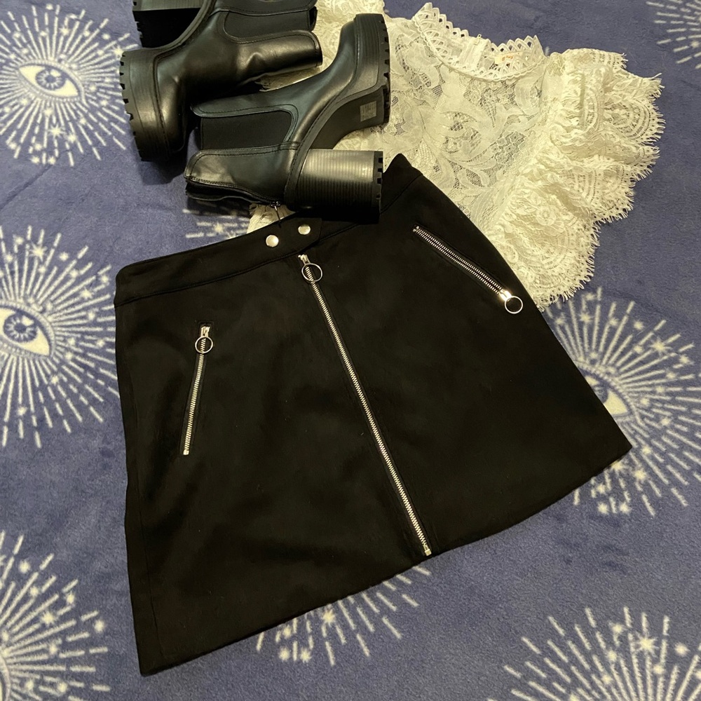 Forever 21 faux suede black zip up skirt sz M euc mini zipper  pockets